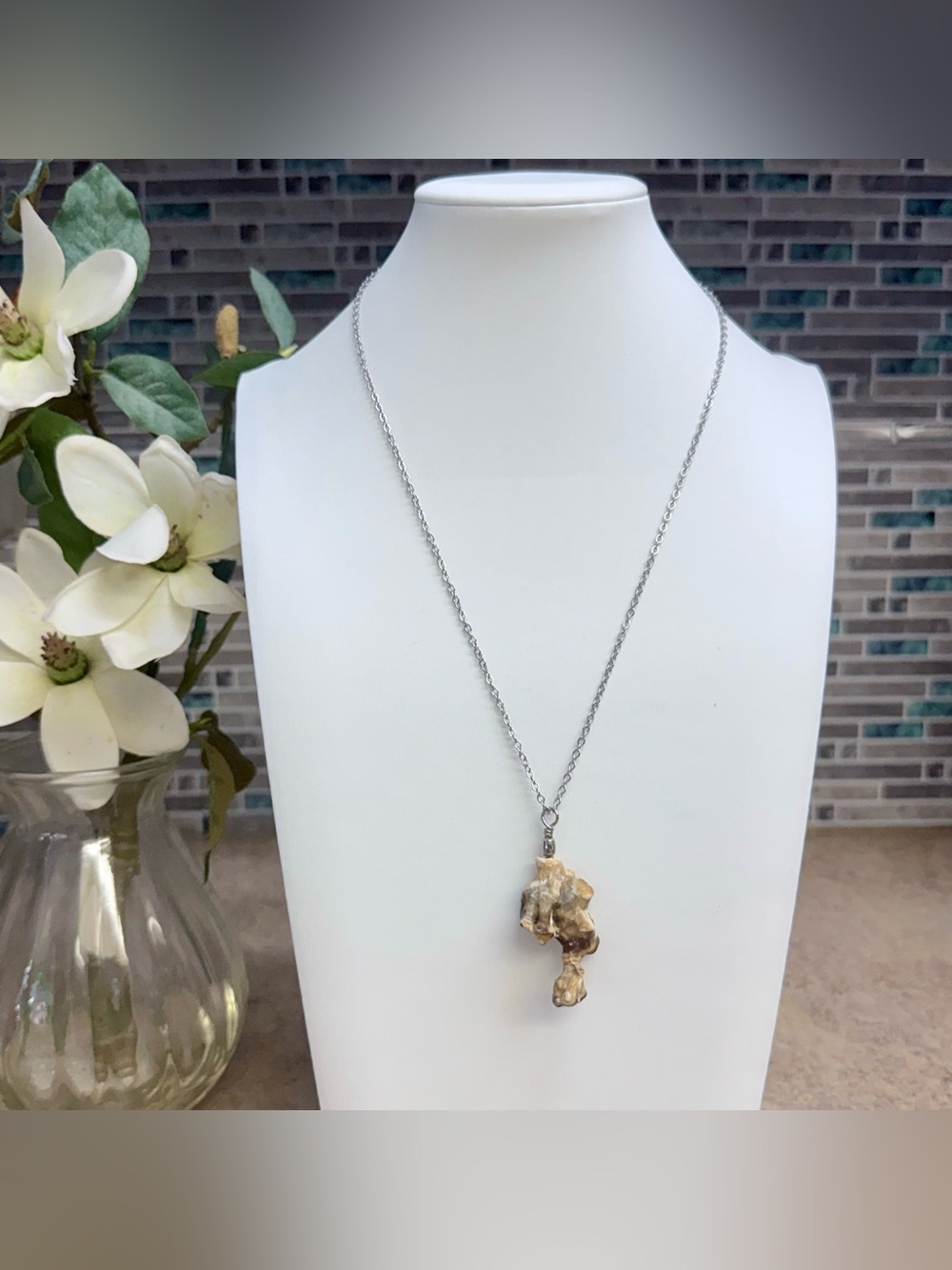 Hand Crafted Banded Agate stone pendant necklace